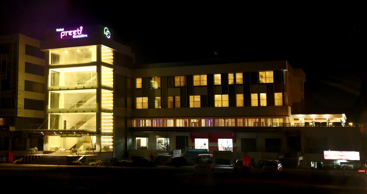 Hotel Preeti Executive Satara Extérieur photo