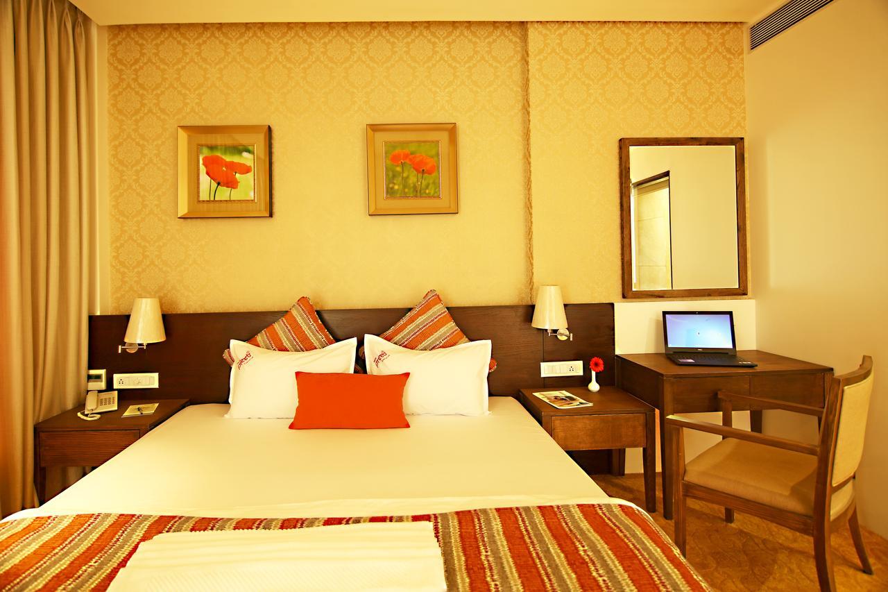 Hotel Preeti Executive Satara Extérieur photo
